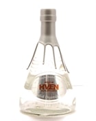 Spirit of Hven Organic Vodka flaske i klart glas med lys minimalistisk etiket