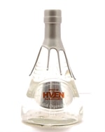 Spirit of Hven Organic Vodka flaske i klart glas med lys minimalistisk etiket