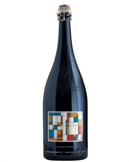 Mørk St. Bernardus magnumflaske med Mondrian-inspireret etiket i rød, gul og blå