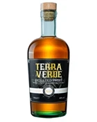 Flaske Terra Verde XOS med mørk rav-farvet spiritus