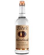 Titos Handmade Vodka flaske i klart glas med enkel hvid papiretiket