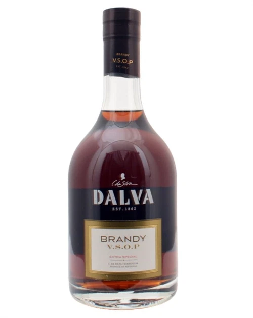 Flaske Dalva Brandy VSOP med rødbrun væske og klassisk portugisisk etiket