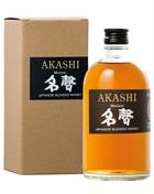 Akashi Meisei-flaske med rød etikett og japansk skrift