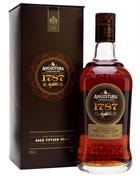 Sort flaske med guldetikette og segl, Angostura 1787 15 år