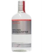 Berliner Brandstifter vodkaflaske med hvid etiket og rødt segl