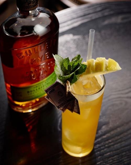 Bulleit Rye Smash cocktail - få ingredienser, masser af smag