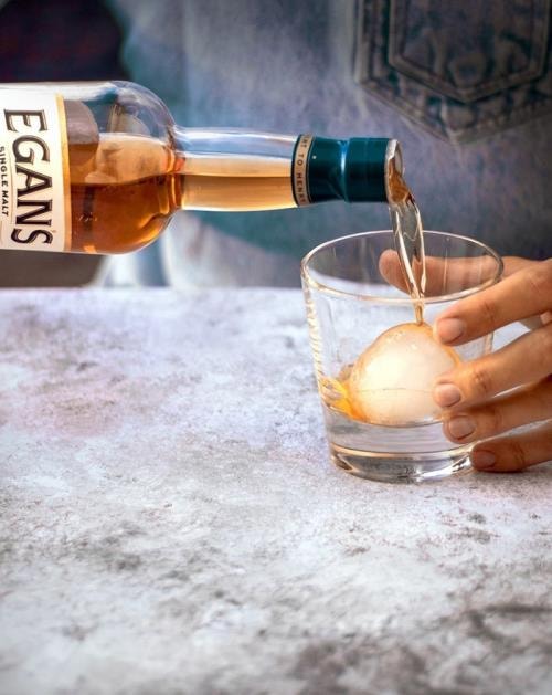 Skal man bruge is i sin whiskey?