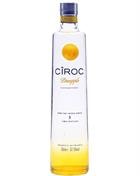 Ciroc Pineapple flaske i gult toner glas med sølvfarvet etiket