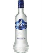 Eristoff vodkaflaske i klart glas med sort etiket og hvidt ulvehoved