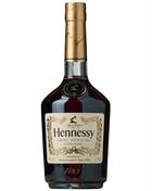 Flaske Hennessy VS Fransk Cognac med gylden ravfarve og ikonisk etiket