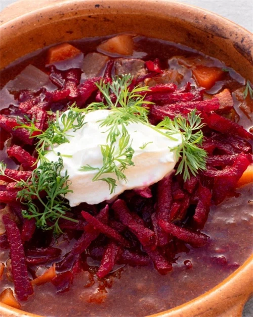 Borscht med kalvekød og Stoli Vodka – russisk inspireret suppeopskrift