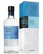 Nikka Coffey Vodka flaske med sort etiket og japansk skrift