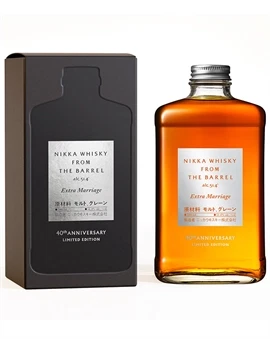 Nikka From The Barrel-flaske med kraftig, kvadratisk flaskeform i mørkt glas