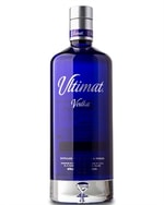 Ultimat vodka i koboltblå krystalkaraffel med hvid og guld etiket
