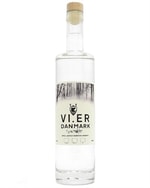 Slank flaske med minimalistisk etiket og klar small batch akvavit